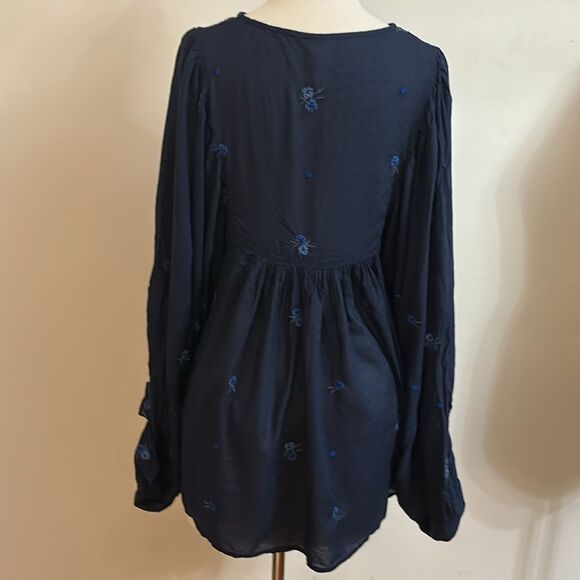 FREE PEOPLE Kiss From a Rose Navy Embroidered Boho Top S - Picture 7 of 11